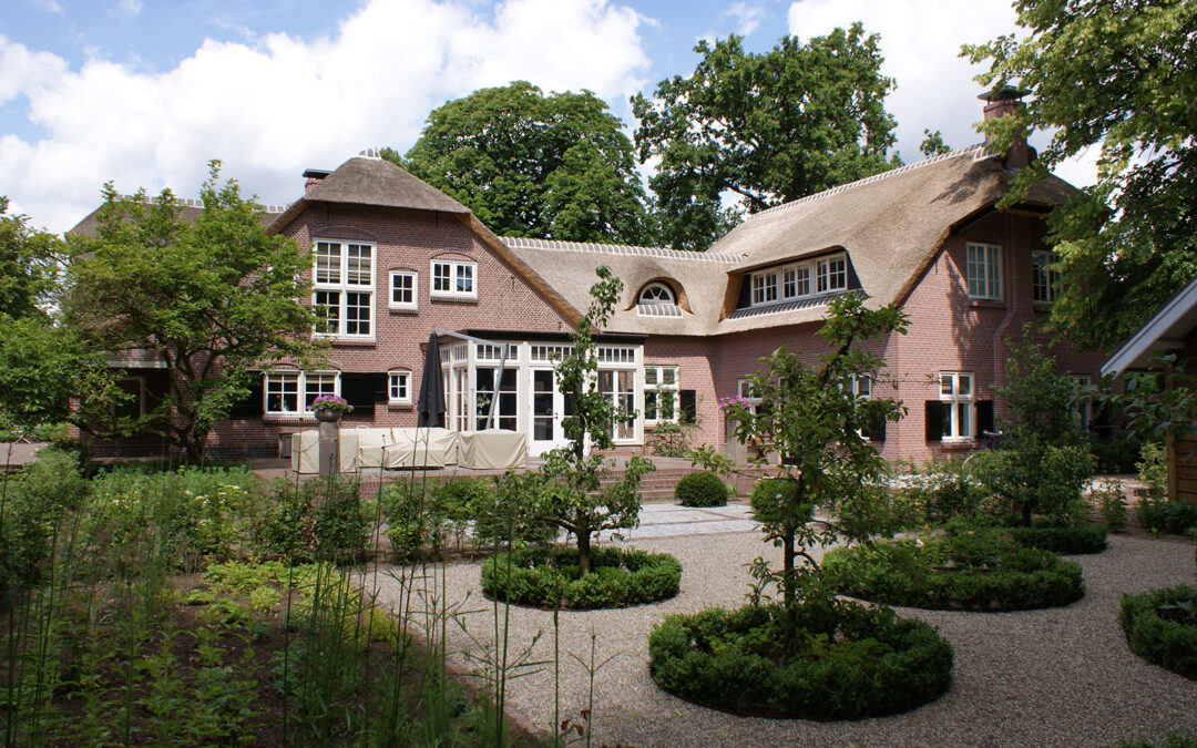 Verbouwing landhuis en uitbereiding nieuwbouw garage te blaricum